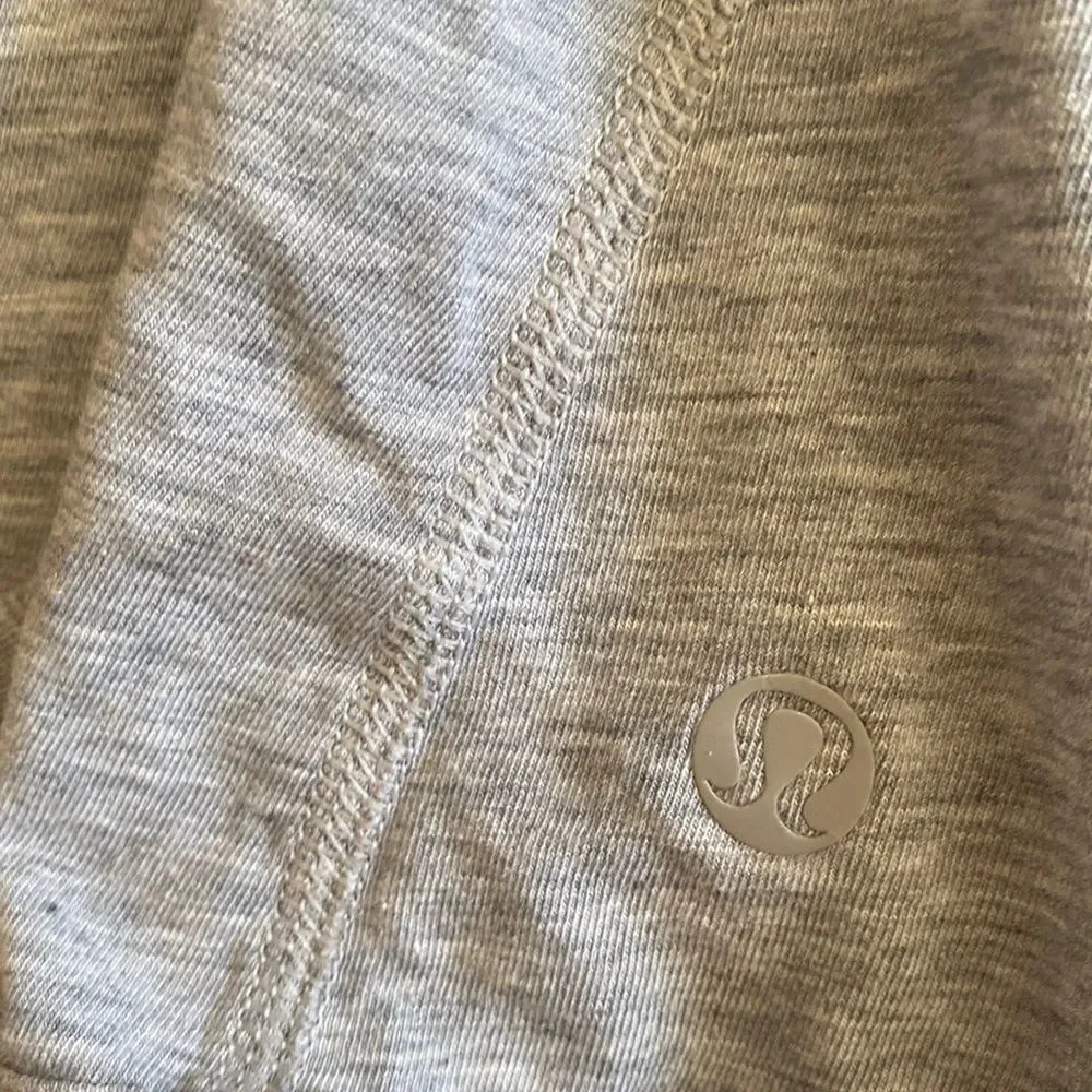 Lululemon sz 4 Twist & Turn Tank Heathered Medium Grey/Toothpaste excellent cond - Picture 6 of 6